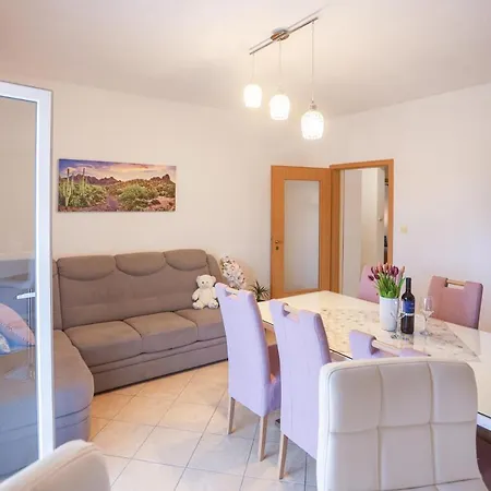 Apartamento Vesna Near With The Balcony *