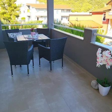 Vesna Near With The Balcony Apartamento