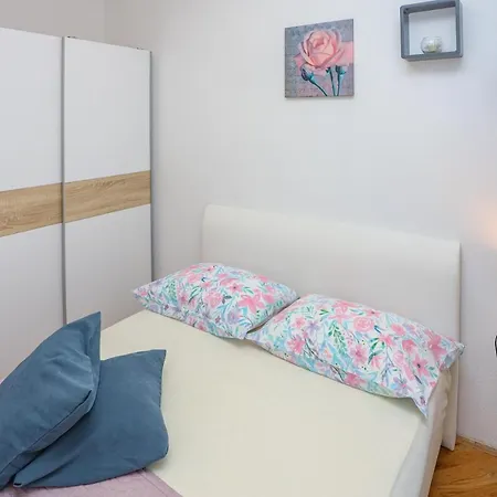 Apartamento Vesna Near With The Balcony *