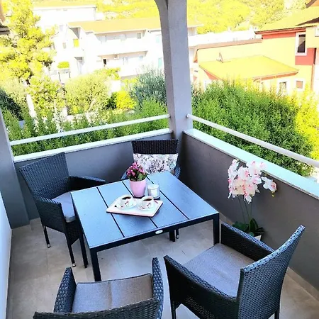 Apartamento Vesna Near With The Balcony