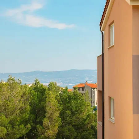Vesna Near With The Balcony Apartment *